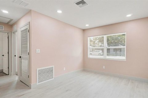 House in Ocala, Florida 3 bedrooms, 141.95 sq.m. № 2204874 - photo 8
