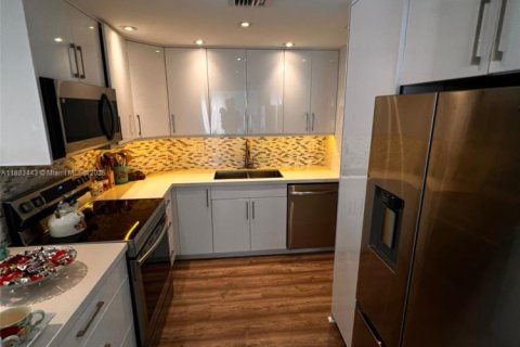 Copropriété à louer à Sunny Isles Beach, Floride: 2 chambres, 125.42 m2 № 1978296 - photo 3