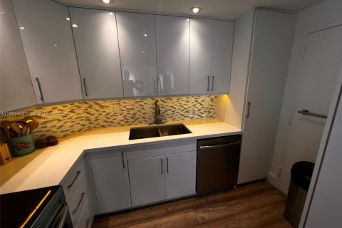 Copropriété à louer à Sunny Isles Beach, Floride: 2 chambres, 125.42 m2 № 1978296 - photo 2