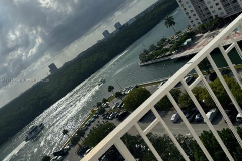 Copropriété à louer à Sunny Isles Beach, Floride: 2 chambres, 125.42 m2 № 1978296 - photo 27