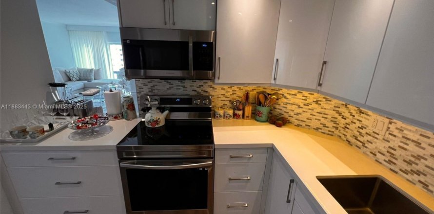 Condo à Sunny Isles Beach, Floride, 2 chambres  № 1978296