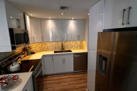 Copropriété à louer à Sunny Isles Beach, Floride: 2 chambres, 125.42 m2 № 1978296 - photo 5