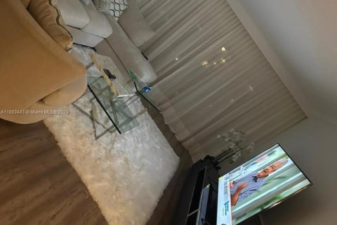 Copropriété à louer à Sunny Isles Beach, Floride: 2 chambres, 125.42 m2 № 1978296 - photo 12