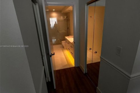 Copropriété à louer à Sunny Isles Beach, Floride: 2 chambres, 125.42 m2 № 1978296 - photo 17