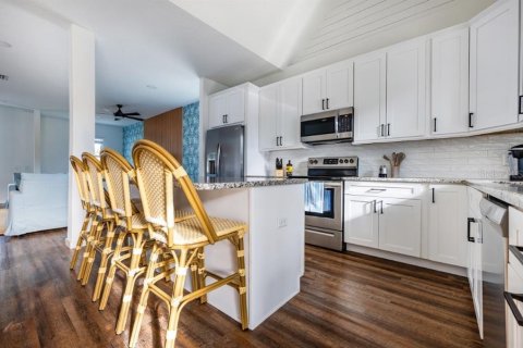 Villa ou maison à vendre à Tampa, Floride: 4 chambres, 177.44 m2 № 2419232 - photo 8