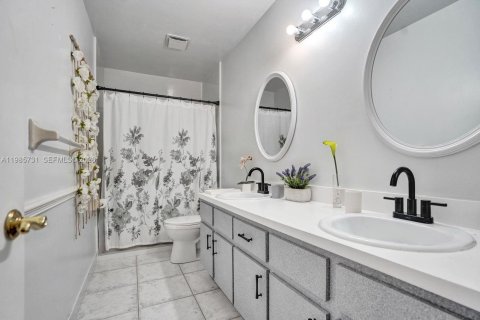 Купить виллу или дом в Плантация, Флорида 4 спальни, 212.19м2, № 2049166 - фото 28