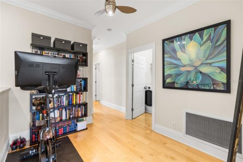 Townhouse in Saint Petersburg, Florida 3 bedrooms, 189.89 sq.m. № 2151497 - photo 27