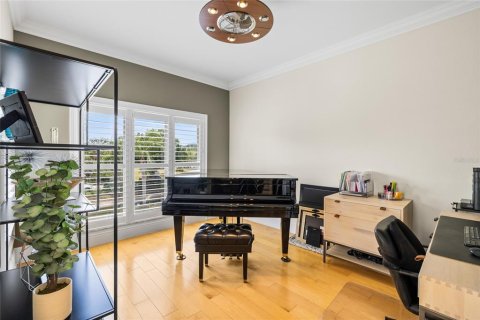 Townhouse in Saint Petersburg, Florida 3 bedrooms, 189.89 sq.m. № 2151497 - photo 20