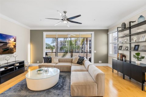 Townhouse in Saint Petersburg, Florida 3 bedrooms, 189.89 sq.m. № 2151497 - photo 8