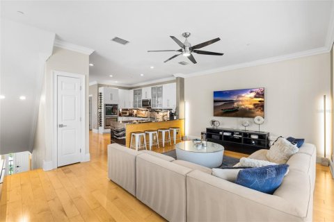 Townhouse in Saint Petersburg, Florida 3 bedrooms, 189.89 sq.m. № 2151497 - photo 10