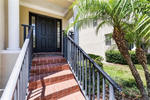 Townhouse in Saint Petersburg, Florida 3 bedrooms, 189.89 sq.m. № 2151497 - photo 3