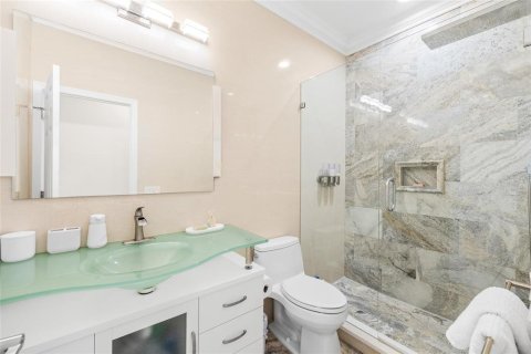 Townhouse in Saint Petersburg, Florida 3 bedrooms, 189.89 sq.m. № 2151497 - photo 30