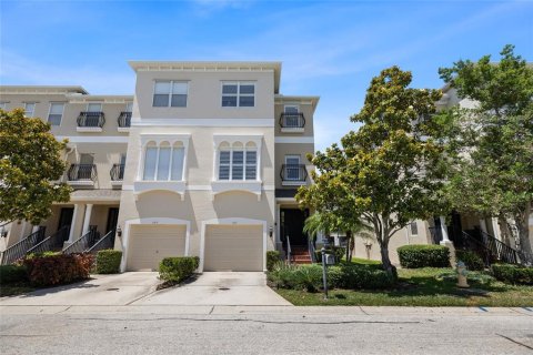 Townhouse in Saint Petersburg, Florida 3 bedrooms, 189.89 sq.m. № 2151497