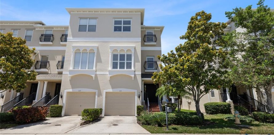 Townhouse in Saint Petersburg, Florida 3 bedrooms, 189.89 sq.m. № 2151497