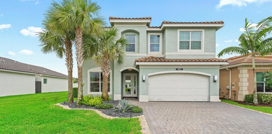 House in Delray Beach, Florida 5 bedrooms, 264.59 sq.m. № 2401227