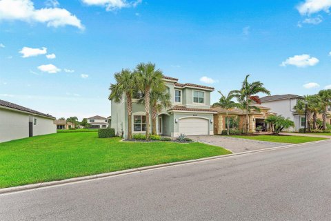 House in Delray Beach, Florida 5 bedrooms, 264.59 sq.m. № 2401227 - photo 5