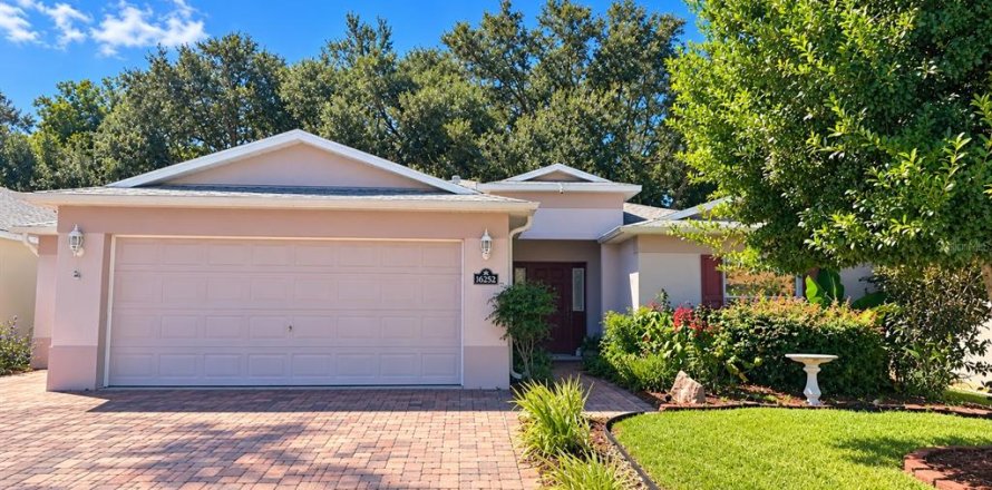House in Ocala, Florida 3 bedrooms, 166.67 sq.m. № 2388114