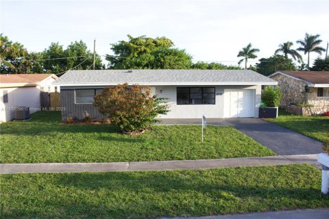 Casa en venta en Sunrise, Florida, 3 dormitorios № 1814909 - foto 2