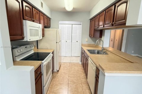 Condominio en alquiler en Coral Springs, Florida, 2 dormitorios, 78.97 m2 № 1990154 - foto 1