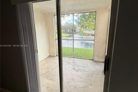 Condominio en alquiler en Coral Springs, Florida, 2 dormitorios, 78.97 m2 № 1990154 - foto 9