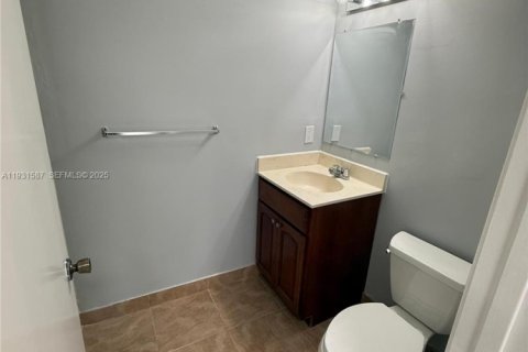 Condominio en alquiler en Coral Springs, Florida, 2 dormitorios, 78.97 m2 № 1990154 - foto 11