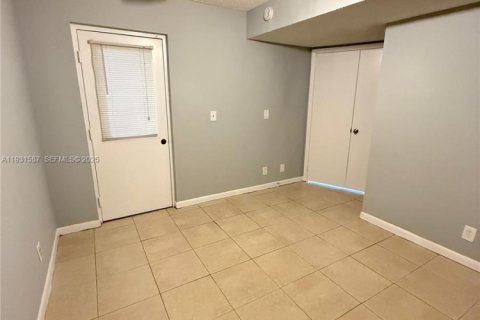 Condominio en alquiler en Coral Springs, Florida, 2 dormitorios, 78.97 m2 № 1990154 - foto 5