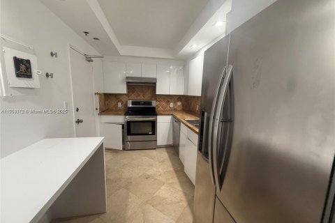 Copropriété à vendre à Bal Harbour, Floride: 2 chambres, 140.65 m2 № 1954587 - photo 23