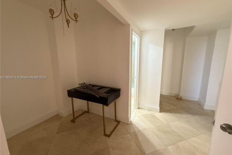 Copropriété à vendre à Bal Harbour, Floride: 2 chambres, 140.65 m2 № 1954587 - photo 21