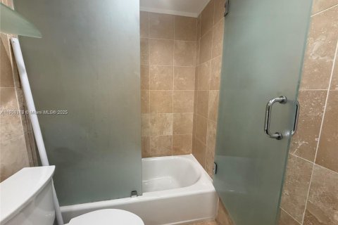 Copropriété à vendre à Bal Harbour, Floride: 2 chambres, 140.65 m2 № 1954587 - photo 24