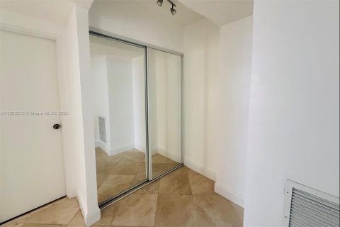 Copropriété à vendre à Bal Harbour, Floride: 2 chambres, 140.65 m2 № 1954587 - photo 5