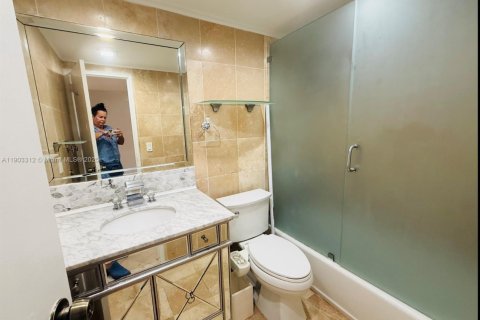 Copropriété à vendre à Bal Harbour, Floride: 2 chambres, 140.65 m2 № 1954587 - photo 4