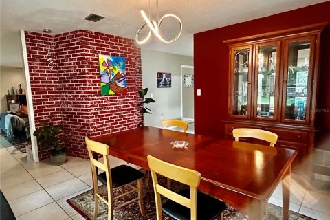 House in DeLand, Florida 3 bedrooms, 204.76 sq.m. № 2141076 - photo 11