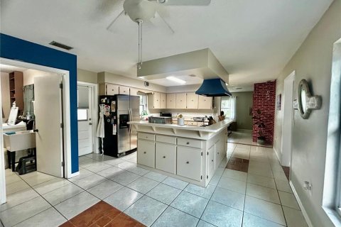 House in DeLand, Florida 3 bedrooms, 204.76 sq.m. № 2141076 - photo 14