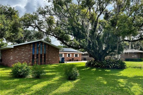 House in DeLand, Florida 3 bedrooms, 204.76 sq.m. № 2141076 - photo 2