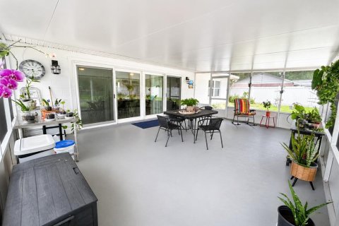 House in DeLand, Florida 3 bedrooms, 204.76 sq.m. № 2141076 - photo 4