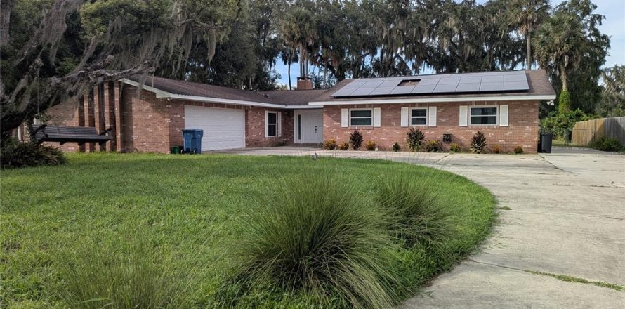 House in DeLand, Florida 3 bedrooms, 204.76 sq.m. № 2141076