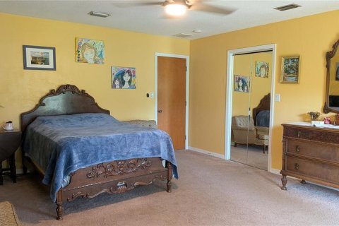 House in DeLand, Florida 3 bedrooms, 204.76 sq.m. № 2141076 - photo 17
