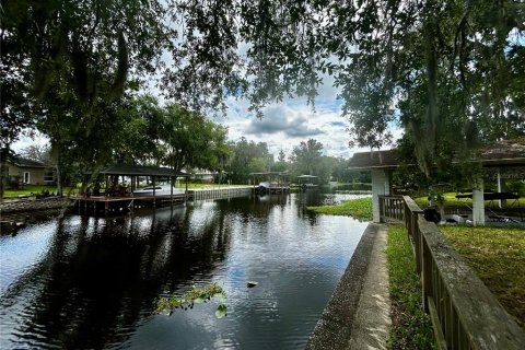 House in DeLand, Florida 3 bedrooms, 204.76 sq.m. № 2141076 - photo 3