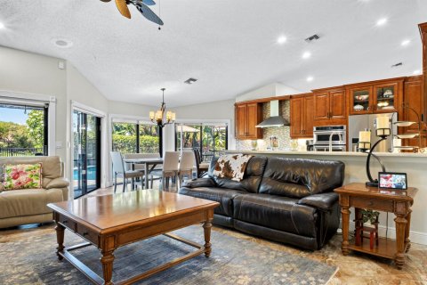 House in Coral Springs, Florida 5 bedrooms, 306.58 sq.m. № 2190053 - photo 13