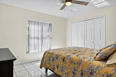 House in Coral Springs, Florida 5 bedrooms, 306.58 sq.m. № 2190053 - photo 25