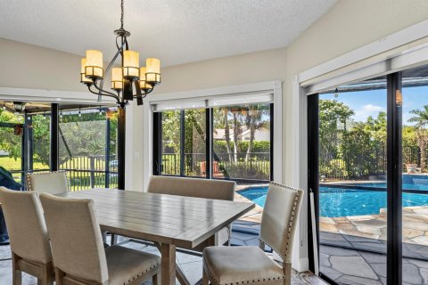 House in Coral Springs, Florida 5 bedrooms, 306.58 sq.m. № 2190053 - photo 12