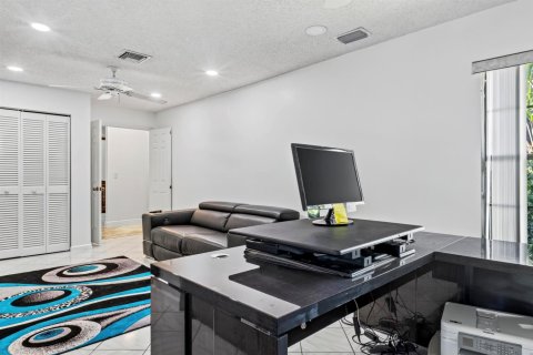 House in Coral Springs, Florida 5 bedrooms, 306.58 sq.m. № 2190053 - photo 22