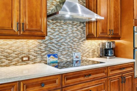 House in Coral Springs, Florida 5 bedrooms, 306.58 sq.m. № 2190053 - photo 8