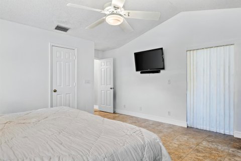 House in Coral Springs, Florida 5 bedrooms, 306.58 sq.m. № 2190053 - photo 17