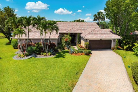 House in Coral Springs, Florida 5 bedrooms, 306.58 sq.m. № 2190053