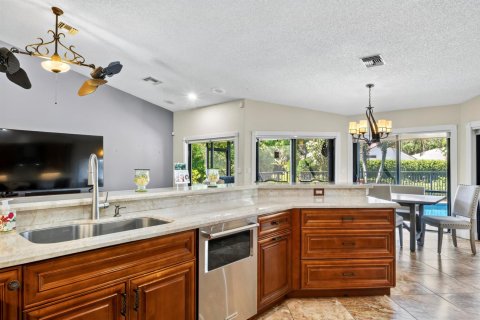 House in Coral Springs, Florida 5 bedrooms, 306.58 sq.m. № 2190053 - photo 10