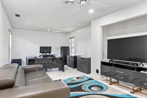 House in Coral Springs, Florida 5 bedrooms, 306.58 sq.m. № 2190053 - photo 21
