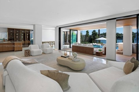 House in Miami Beach, Florida 4 bedrooms, 452.06 sq.m. № 1705609 - photo 6