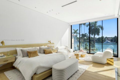 House in Miami Beach, Florida 4 bedrooms, 452.06 sq.m. № 1705609 - photo 19