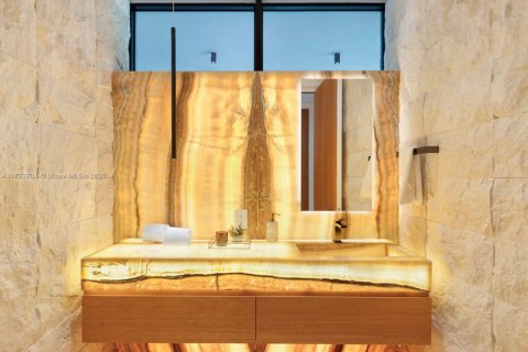 House in Miami Beach, Florida 4 bedrooms, 452.06 sq.m. № 1705609 - photo 13